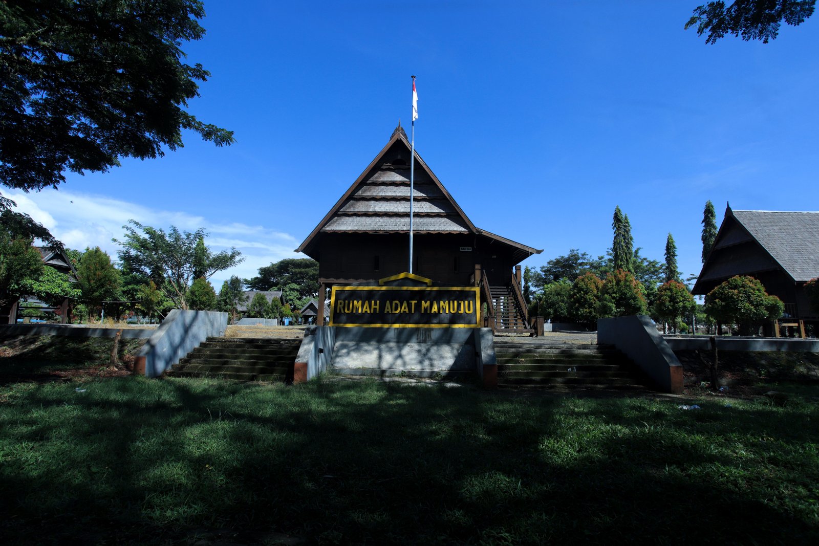 Rumah Adat Mamuju